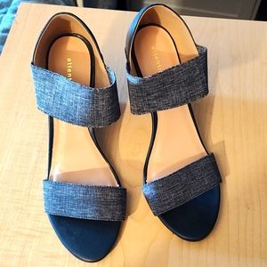 NWOT Navy blue wedge sandals size 8 attention brand